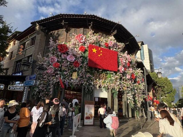 米线、粑粑卷、烧饵块……在昆明老街“晕碳”了