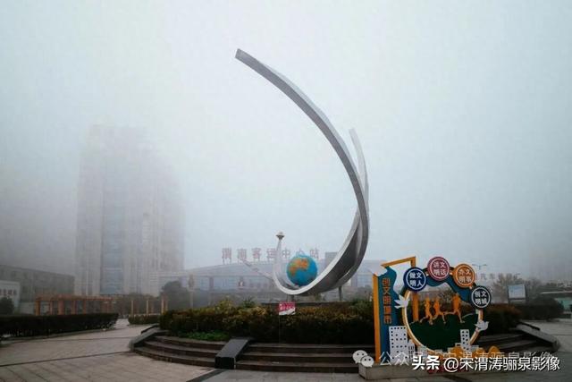 陕西渭南：姹紫嫣红 游人如织 服务周到 韩城香山红叶欣赏正当时