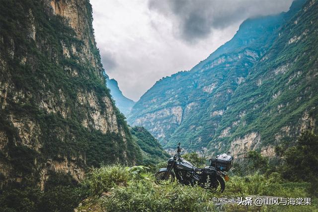 骑香帅YES418穿越大渡河峡谷，壮观景色令人沉醉