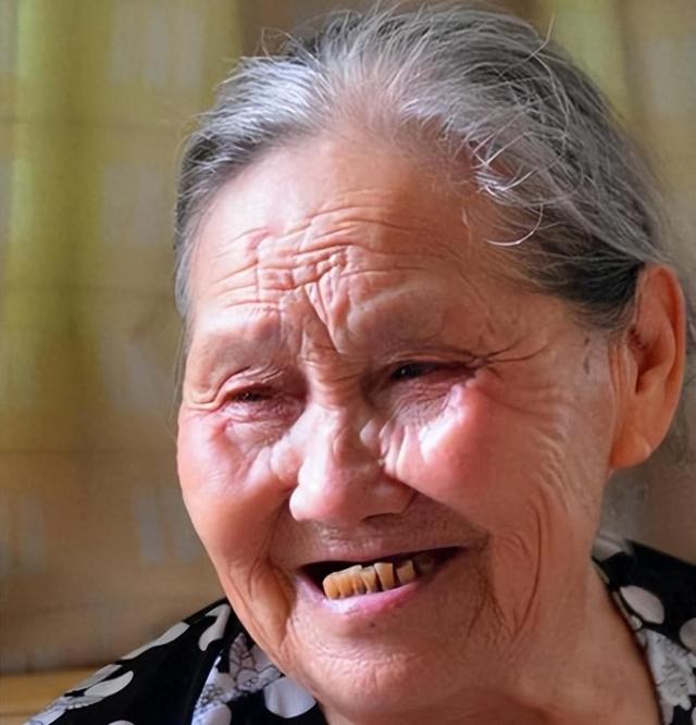 湖南老人活127岁，从清朝一直到2020年，13个子女却无人活过18岁