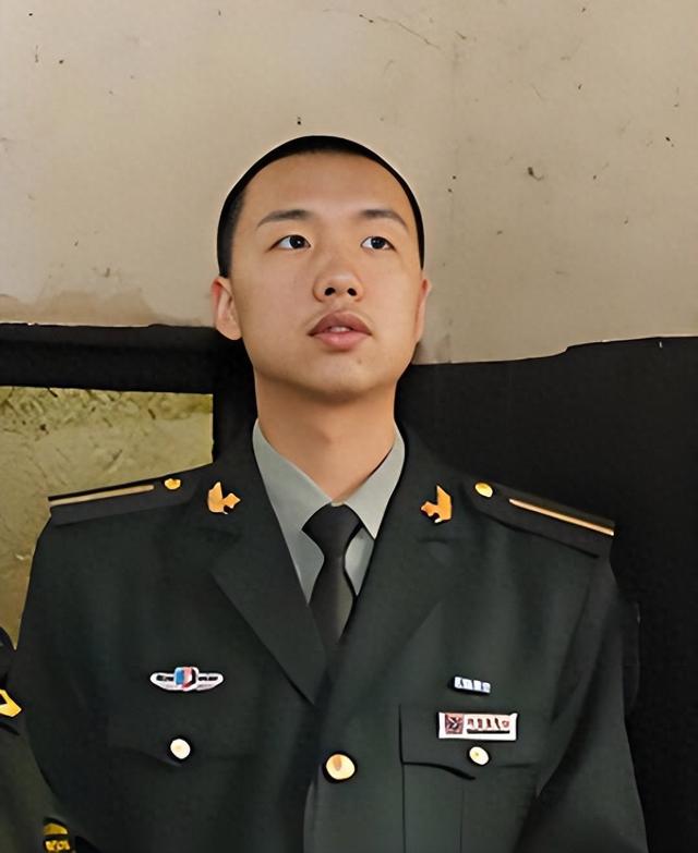 主席唯一曾孙子毛东东，今年22岁身高1米87，出生日期很有寓意！