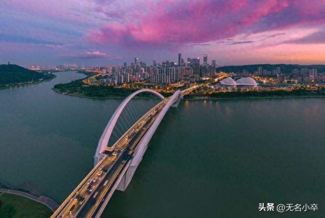 广西南宁和柳州都去过，作为一名游客，两者一对比，我更喜欢柳州