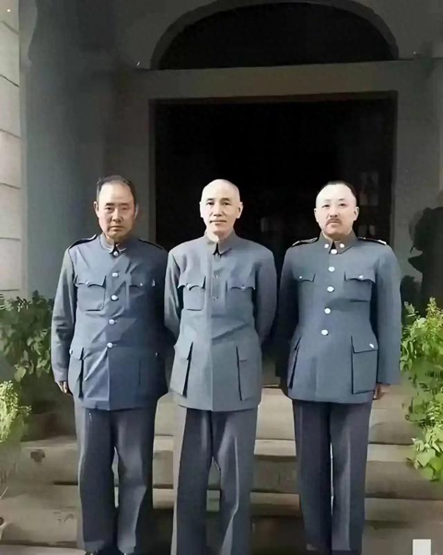 能认出这三人的,历史绝对不会差,一般只认识中间的那人