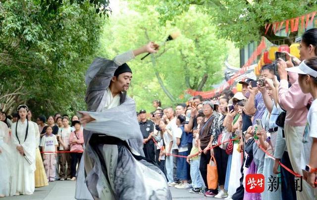 诗画镇江节味浓，“十一”假期首日，镇江市文旅景区人气爆棚