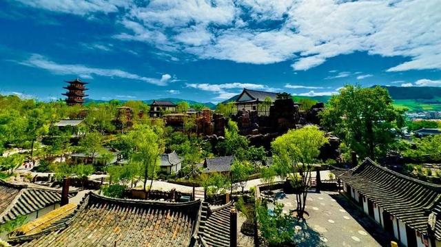 乘着高铁游白山 | “百区百景”打卡攻略之长白千年崖城风景区