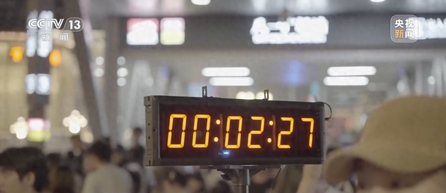 景区拍照，限时30秒！网友：好像做了一套广播体操……