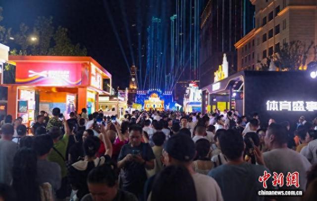 武汉民众“家门口”感受澳门风情