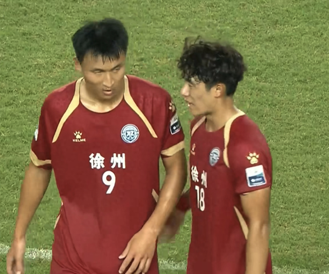 随着南京1-1徐州，无锡0-0，南通10连胜，苏超最新积分：8强定2席