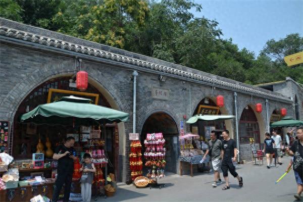 山水蒙山、 生态蒙山、 清凉蒙山、 旅游人气旺！