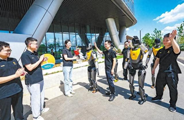 朗毅导航，让机器人扔掉遥控器 湖北“机器侠”从实验室加速奔向市场