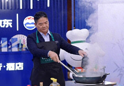 刘强东直播炒菜时，马云现身酒吧，带领AI登上《新闻联播》