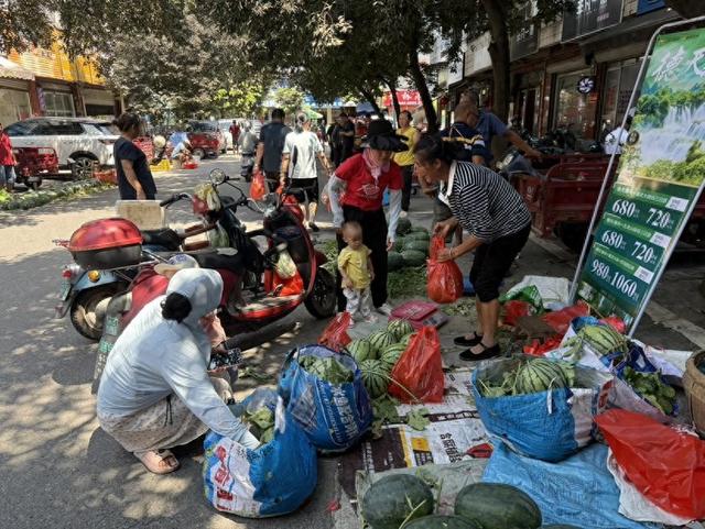 在桂林，这些热闹的圩市产品丰富又新鲜！