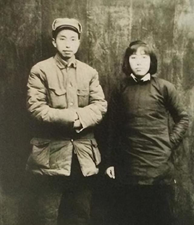华国锋的后人发展如何？子女4人全部不姓“华”，唯独一孙女例外