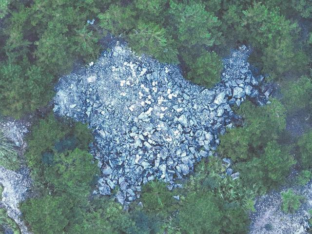 无人机架起“空中绿桥” 助力废弃矿山修复
