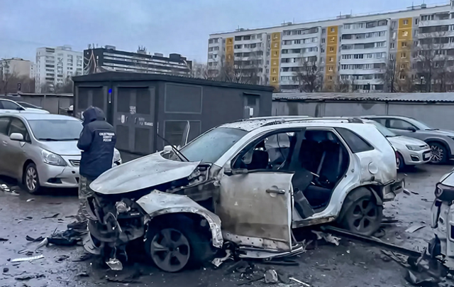 俄军中将疑遭暗杀身亡，坐车前往国防部时汽车爆炸，现场画面曝光