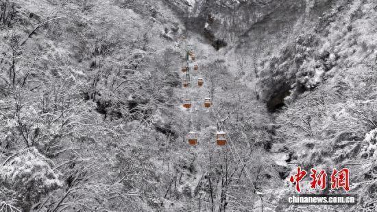 秦岭迎初雪 银装素裹美不胜收