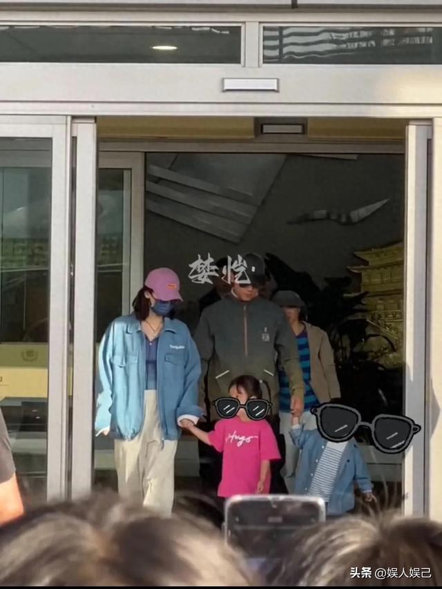 老婆郑恺（网友偶遇郑恺一家）