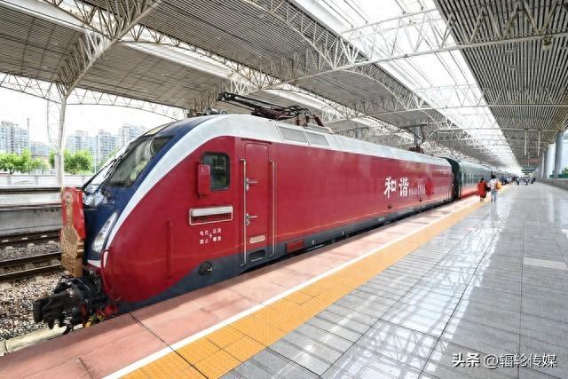 坐着火车看中国丨普铁列车换新装，主题列车成为旅行新风尚！