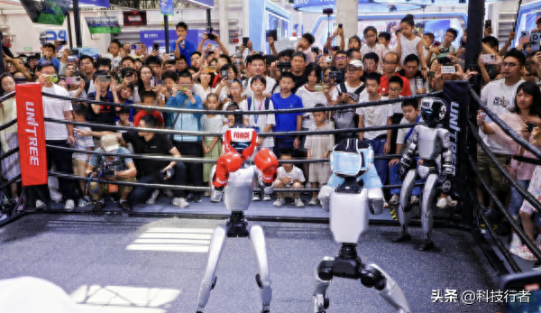 围观WRC 2025，看到了中国人形机器人的“一小步”