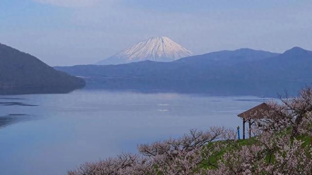 北海道「洞爷湖」四季自由行攻略:春天看梅赏樱、秋天游湖观枫
