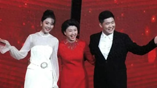 闫学晶自曝儿子读“中戏新疆班	”被实名举报！中戏发布最新声明：不属实