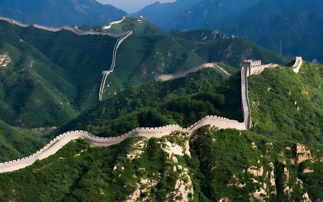 边关风云起，巨龙脊上游：八达岭长城穿越指南