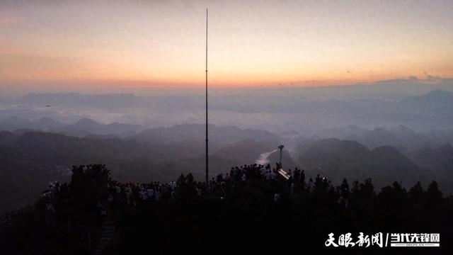 凯里：登香炉山观日出成热潮