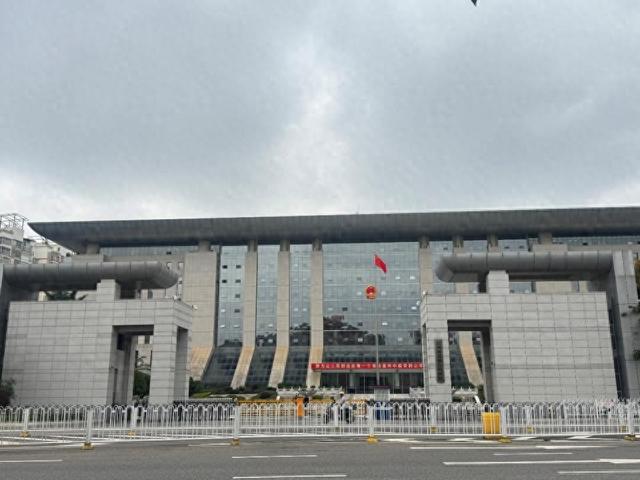 强奸大嫂出狱后刺死见义勇为者，潜逃近20年被抓，田永明故意杀人案为何在一天内先维持原判又启动再审？