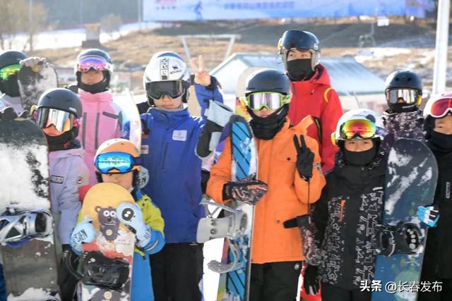 莲花山上雪花“开” 冬日盛宴邀你来——差异化定位的两大滑雪场持续升级， 彰显长春滑雪独特魅力