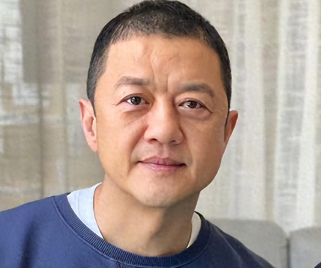 离婚仅两个月，54岁的李亚鹏传来“噩耗”，真让海哈金喜说对了