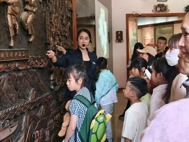 吾乡大藏·大理 | 从屋脊跃入人间，大理瓦猫“封印”解除