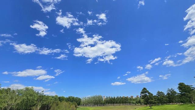 通州镜湖之滨：蓝天白云在线，湖光山色上新