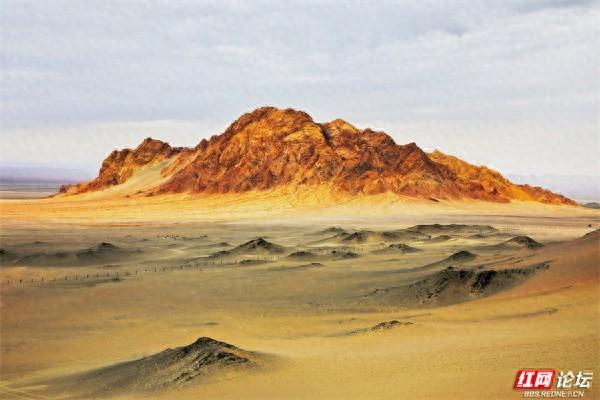 去青海茫崖赴一场山海之约：胭脂山是大地的彩妆，黑独山是天地的留白