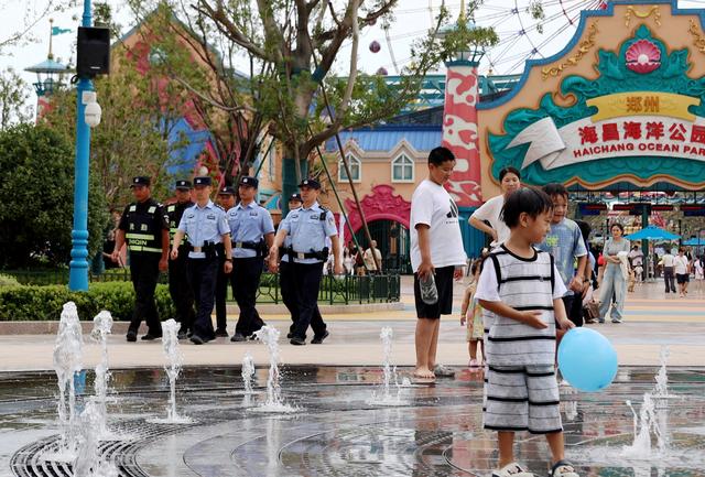 深耕“旅游警务”——暑期打卡郑州海昌 平安畅游有景也有警