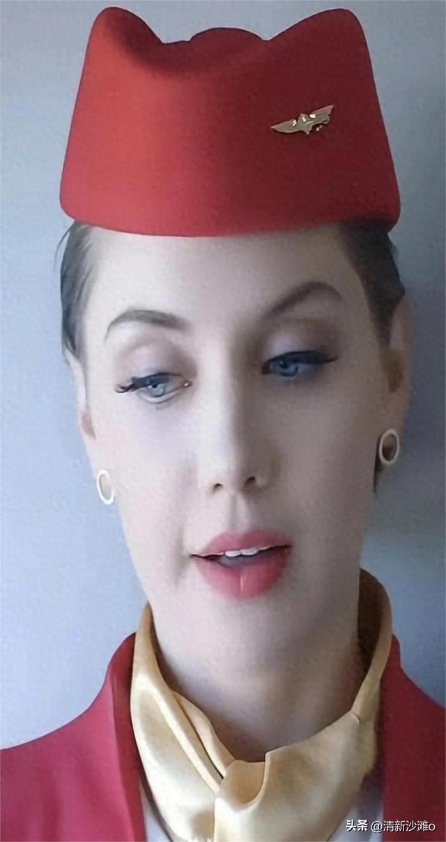 航空第一漂亮空姐	，美若天仙，五官精致到无懈可击！完美