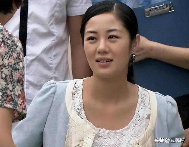 被赵本山养了11年，走红后嫁富豪却惨遭背叛，如今境遇令人意外