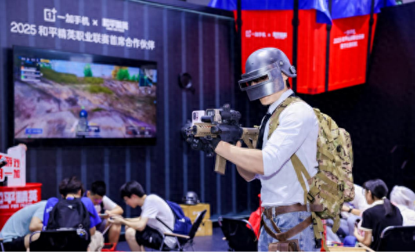 一加携风驰游戏内核亮相CJ2025 高通高管亲临展台