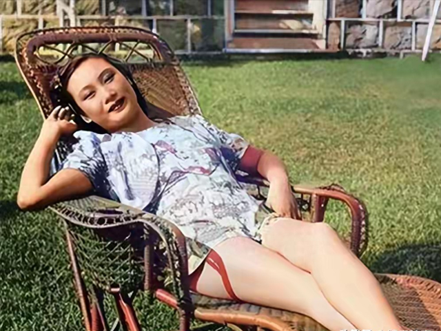 戴笠幽禁3年的胡蝶有多美?私房照略显微胖	，但一颦一笑妩媚多姿