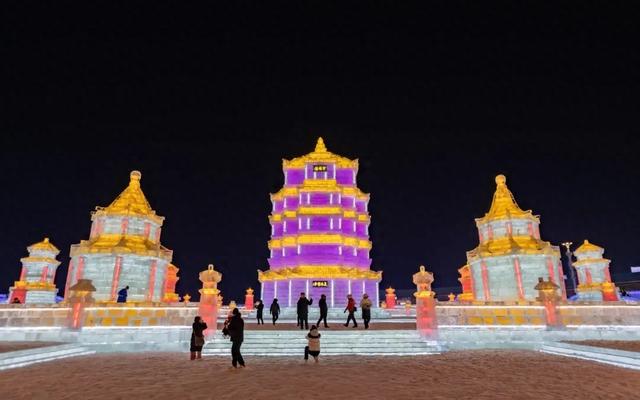 冰雕黄鹤楼火爆全网！网友：黄鹤楼来哈尔滨“出差”，完成一场长江与松花江的约定！