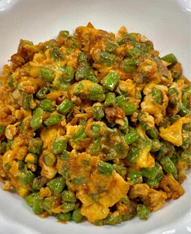豆角炒蛋：家常小炒的“米饭小偷”，5分钟搞定的鲜香下饭菜