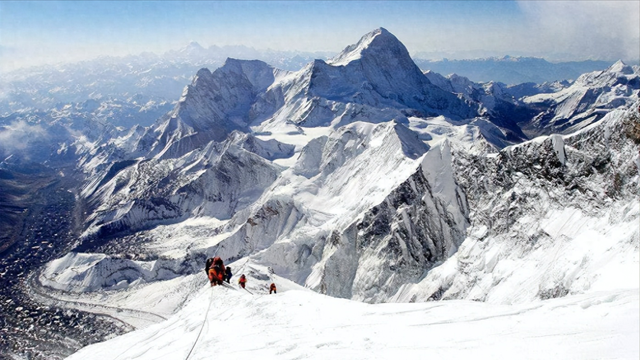 30岁男子组队徒步贡嘎大环线，半路被队友“抛弃”，最终不幸遇难