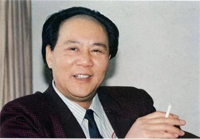 1983年杨尚昆见到古月后，气愤不已：毛主席可不是你这个样子的！
