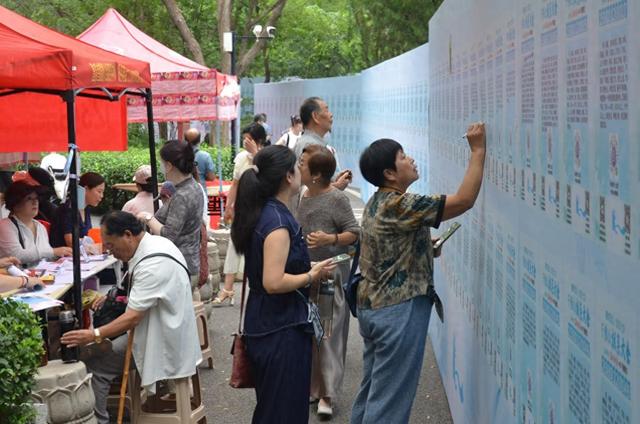 “让”出停车场，“免”掉入园票 千佛山相亲大会背后的城市温度