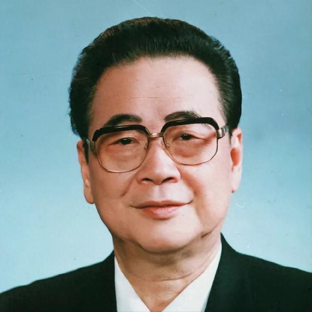 原国务院总理李鹏曾坦言：外界传我是周总理养子的说法，并不确切