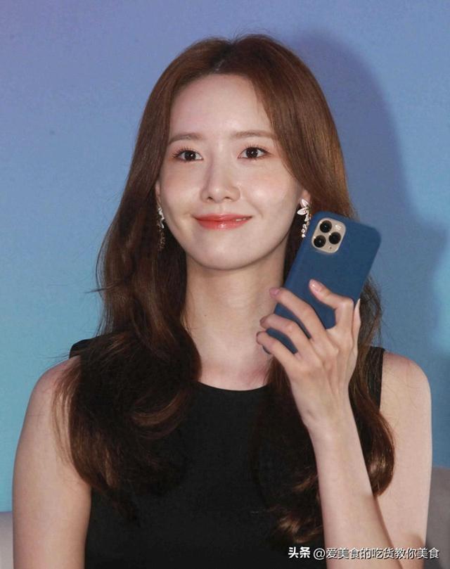 韩国女神林允儿美脚丫黑色一字带高跟鞋写真！太过完美的一双脚！