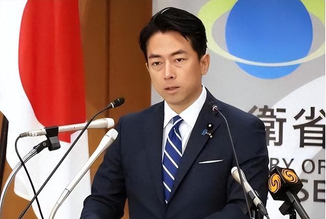 在中日关系敏感时期，他竟然率团赴日访问，为了刷存在感毫无底线