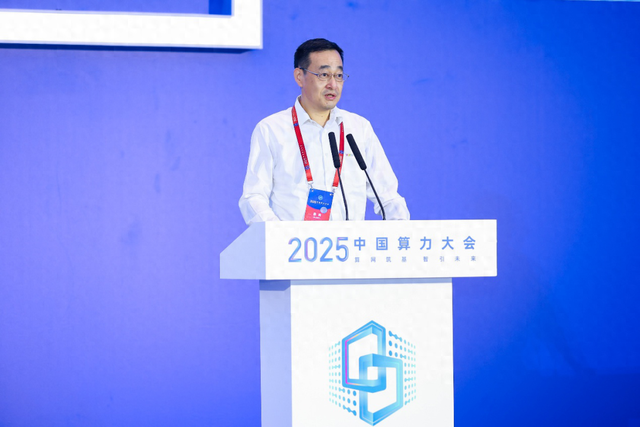 长飞副总裁聂磊：AI战略构建面向智算的全光新底座，助推行业数智化转型丨2025中国算力大会