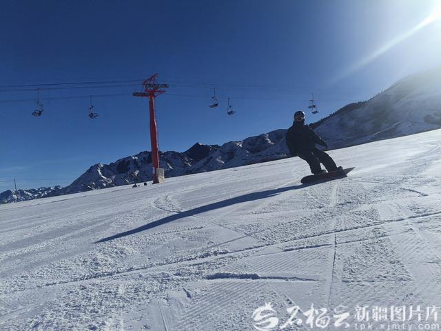 “雪假”来了！新疆这些滑雪场纷纷推出专属福利