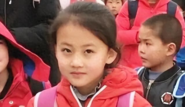 后不后悔？宁夏那个一笑成名拒绝百万签约的小女孩，现在成了这样