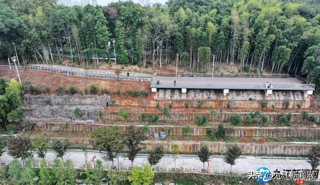 湖公园摩崖石刻成热门打卡点